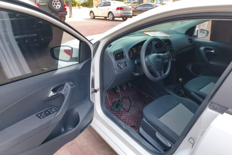 Used Volkswagen Polo 2014 1.4L Manual Fashion Edition Driver Seat