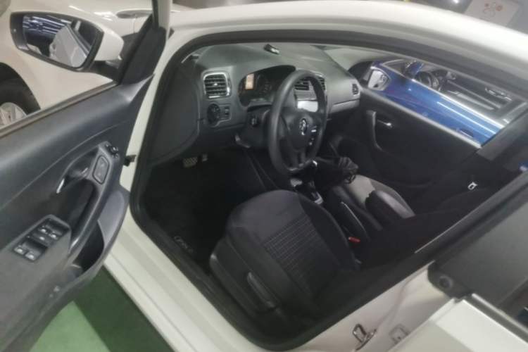 Used Volkswagen Polo 2014 1.6L Automatic Comfort Edition Driver Seat