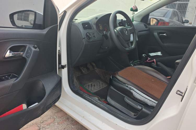 Used Volkswagen Polo 2014 1.4L Manual Fashion Edition Driver Seat