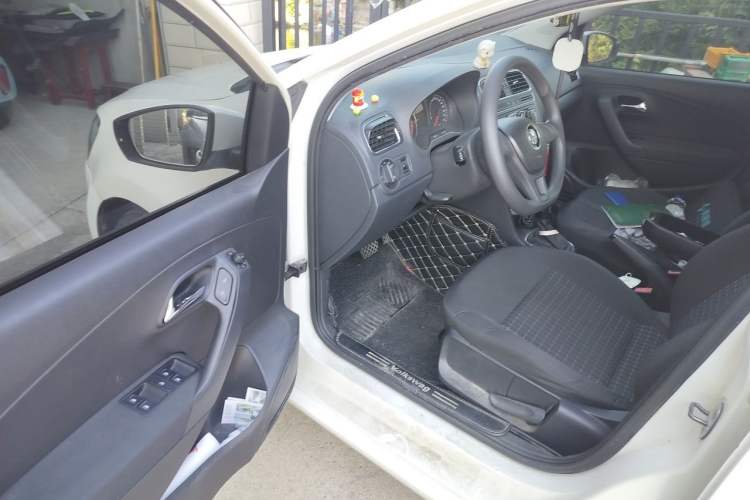 Used Volkswagen Polo 2014 1.6L Automatic Comfort Edition Driver Seat