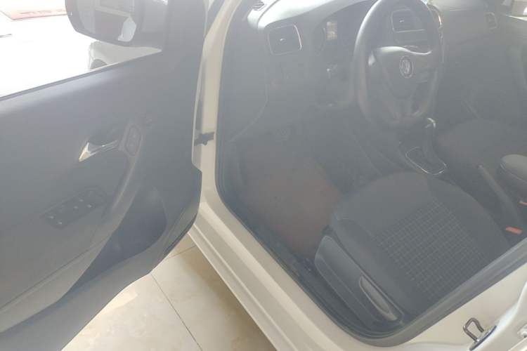 Used Volkswagen Polo 2014 1.6L Automatic Comfort Edition Driver Seat
