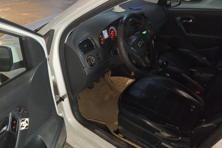 Used Volkswagen Polo 2014 1.6L Manual Comfort Edition Driver Seat