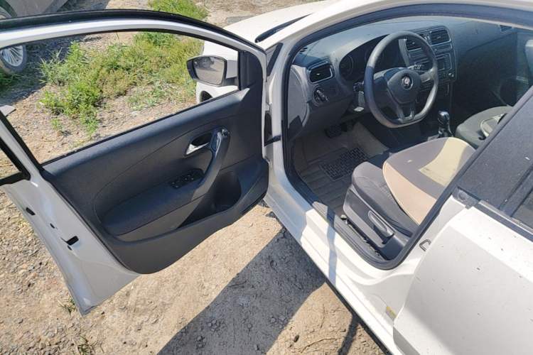Used Volkswagen Polo 2014 1.4L Automatic Comfort Edition Driver Seat
