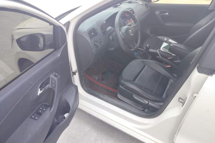 Used Volkswagen Polo 2014 1.4L Manual Fashion Edition Driver Seat
