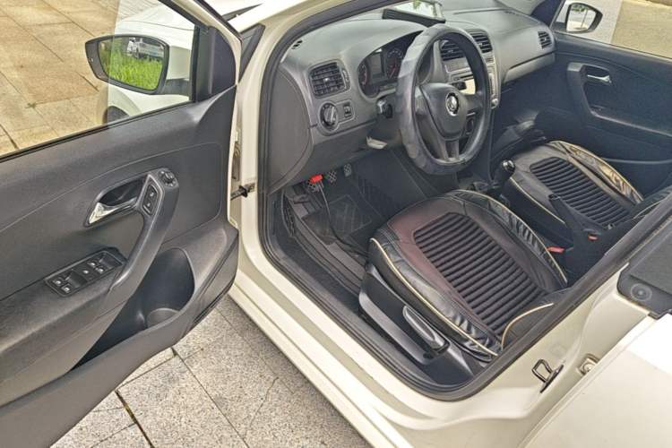 Used Volkswagen Polo 2014 1.4L Manual Fashion Edition Driver Seat
