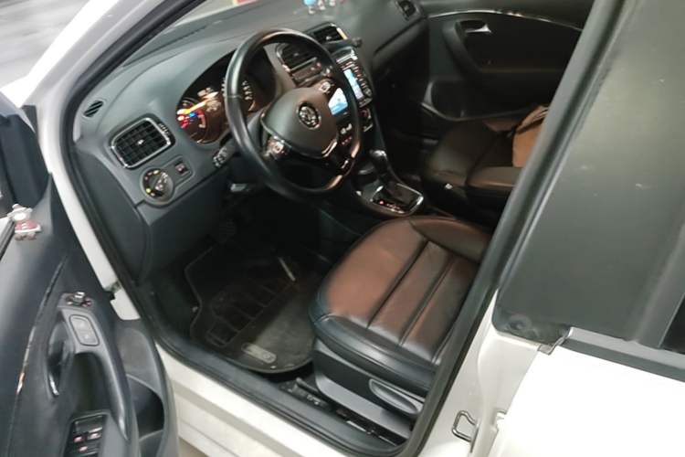 Used Volkswagen Polo 2014 1.6L Automatic Luxury Edition Driver Seat
