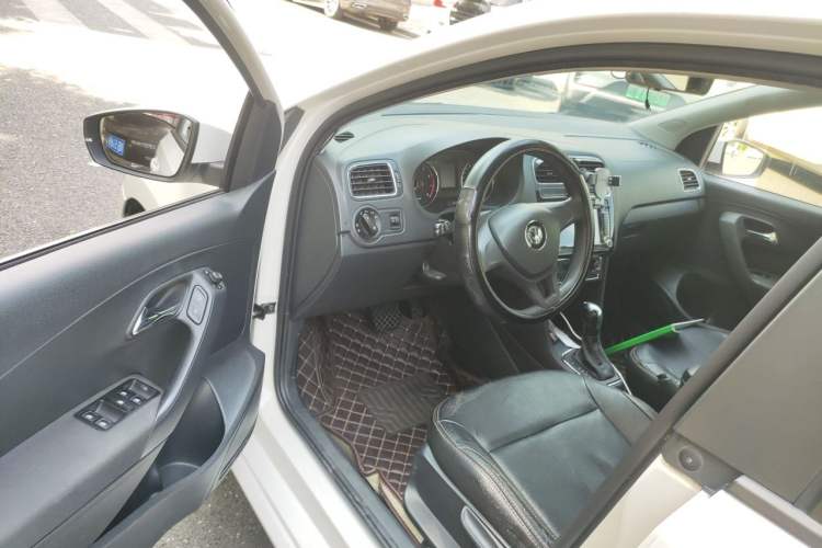 Used Volkswagen Polo 2014 1.6L Automatic Comfort Edition Driver Seat