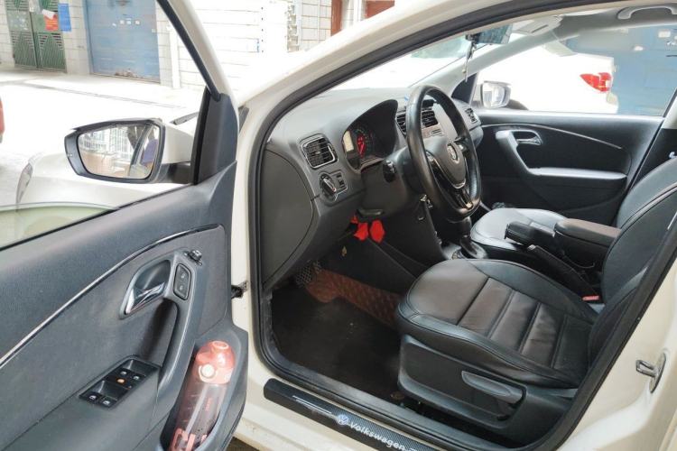 Used Volkswagen Polo 2014 1.6L Automatic Luxury Edition Driver Seat
