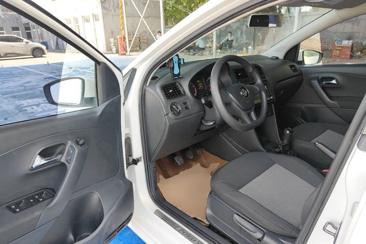 Used Volkswagen Polo 2014 1.4L Manual Fashion Edition Driver Seat