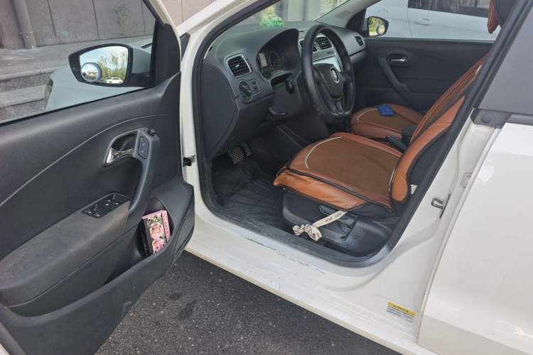 Used Volkswagen Polo 2014 1.6L Automatic Comfort Edition Driver Seat