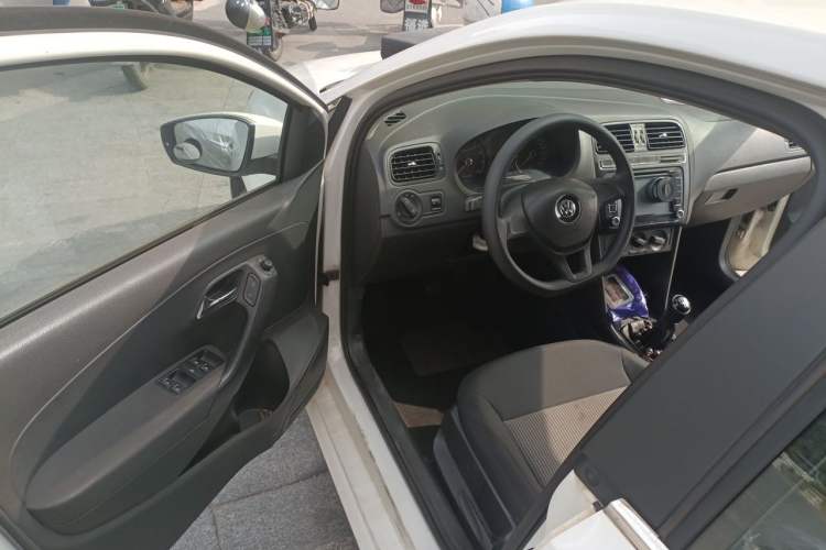 Used Volkswagen Polo 2014 1.4L Manual Fashion Edition Driver Seat