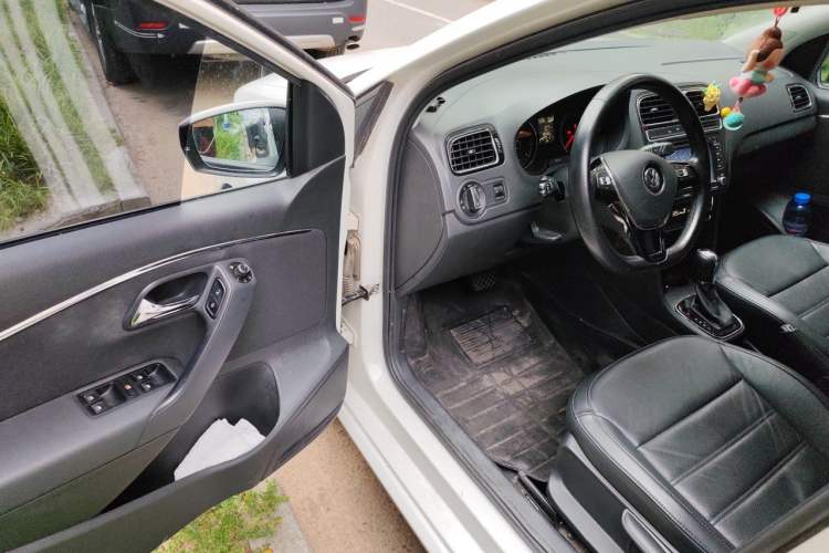 Used Volkswagen Polo 2014 1.6L Automatic Luxury Edition Driver Seat