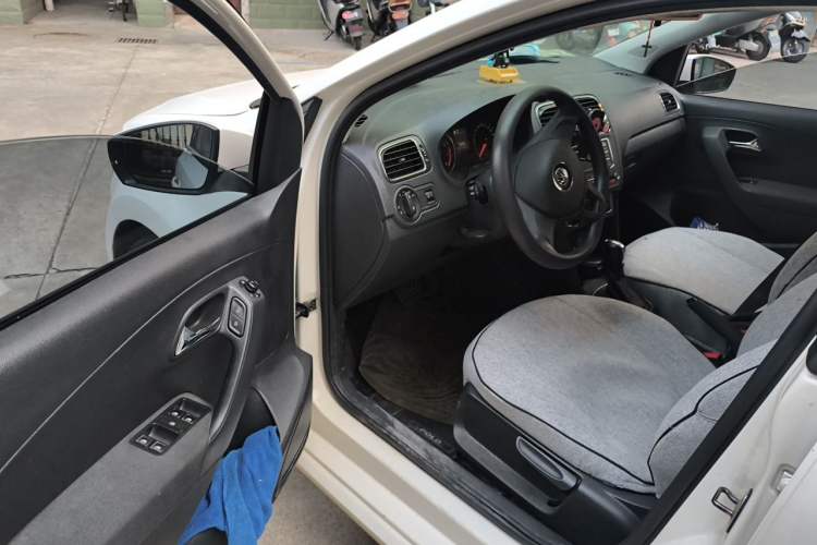 Used Volkswagen Polo 2014 1.6L Automatic Comfort Edition Driver Seat