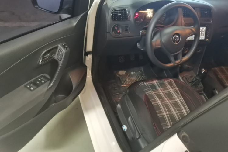 Used Volkswagen Polo 2014 1.4L Manual Fashion Edition Driver Seat