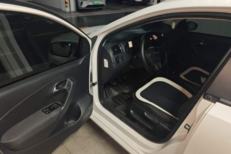 Used Volkswagen Polo 2014 1.4L Manual Comfort Edition Driver Seat