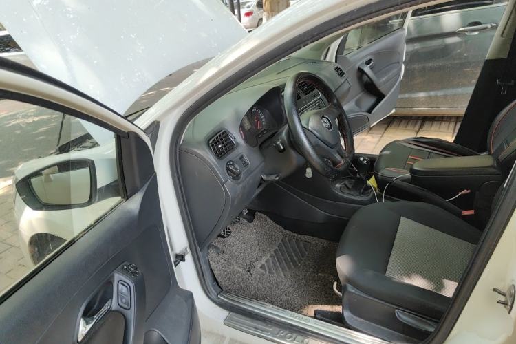 Used Volkswagen Polo 2014 1.4L Manual Fashion Edition Driver Seat