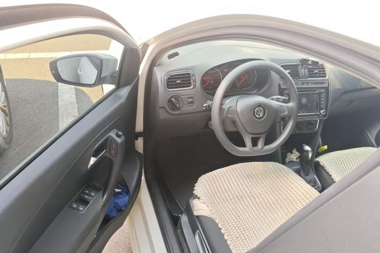 Used Volkswagen Polo 2014 1.6L Automatic Comfort Edition Driver Seat