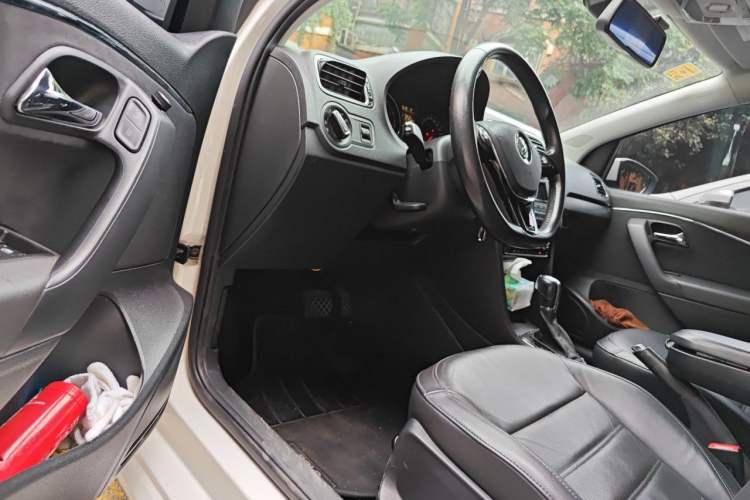 Used Volkswagen Polo 2014 1.6L Automatic Luxury Edition Driver Seat