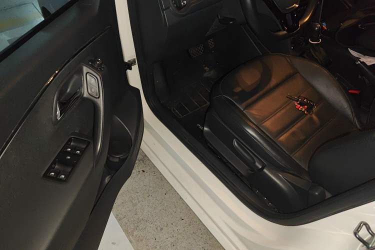 Used Volkswagen Polo 2014 1.6L Automatic Luxury Edition Driver Seat