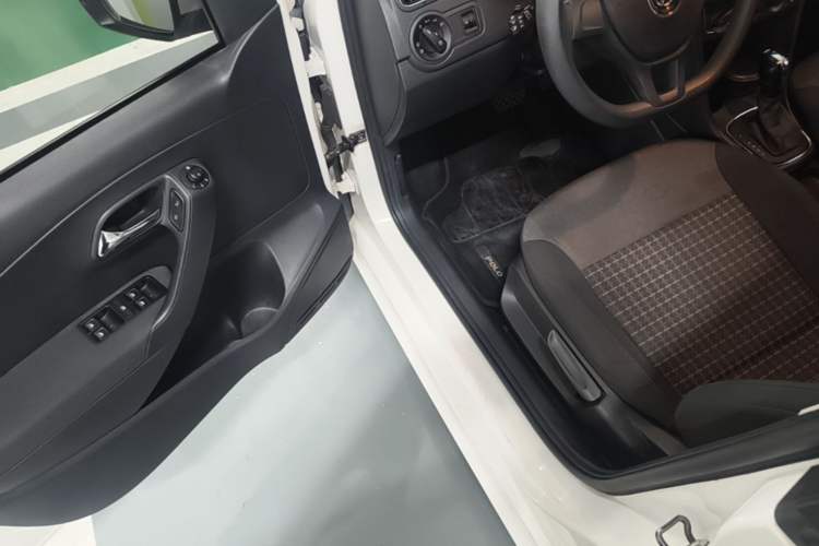 Used Volkswagen Polo 2014 1.6L Automatic Comfort Edition Driver Seat