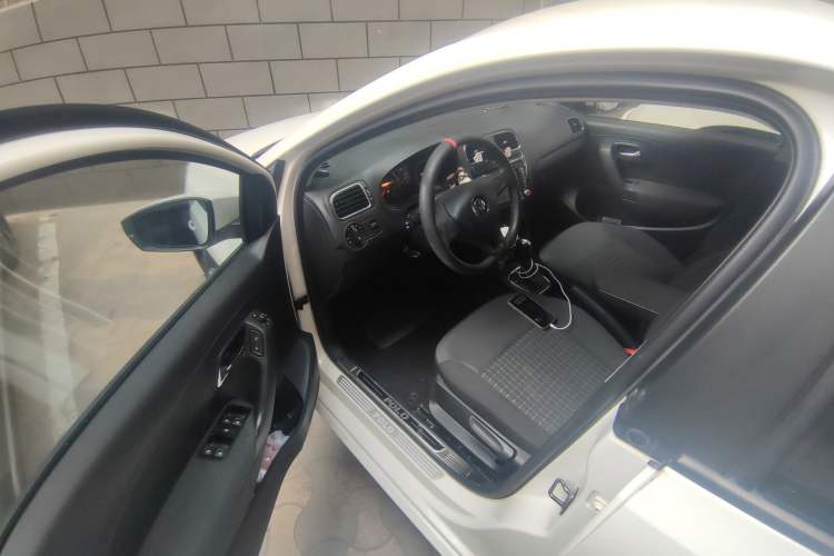 Used Volkswagen Polo 2014 1.6L Automatic Comfort Edition Driver Seat