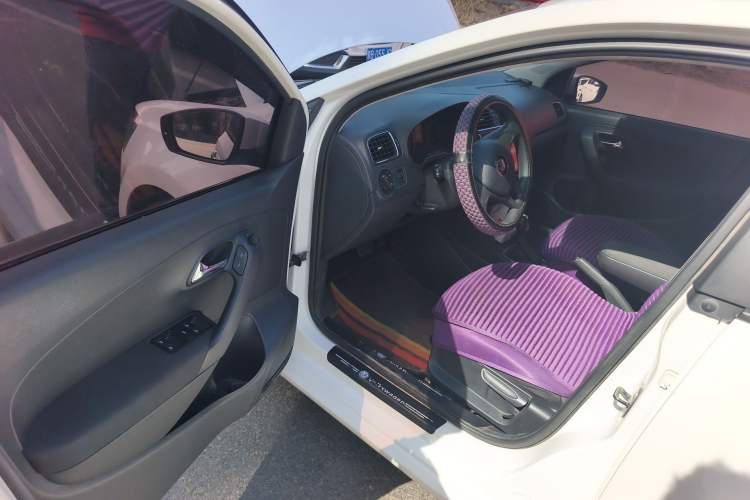 Used Volkswagen Polo 2014 1.6L Automatic Comfort Edition Driver Seat