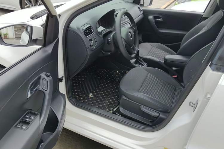 Used Volkswagen Polo 2014 1.6L Automatic Comfort Edition Driver Seat