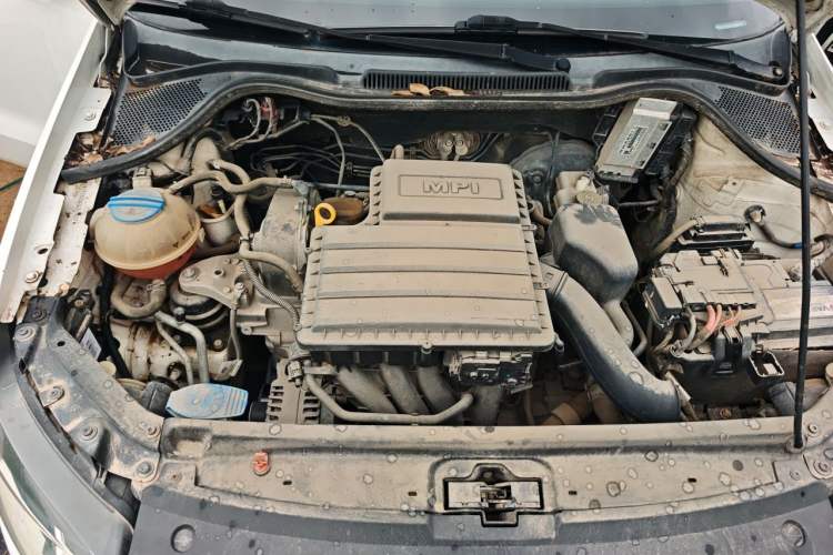 Used Volkswagen Polo 2014 1.4L Automatic Comfort Edition Engine Bay