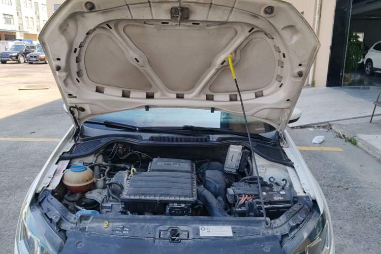 Used Volkswagen Polo 2014 1.6L Automatic Comfort Edition Engine Bay