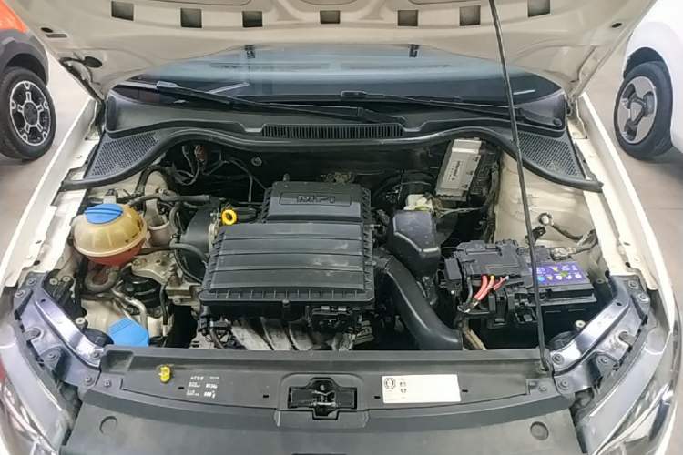 Used Volkswagen Polo 2014 1.4L Manual Fashion Edition Engine Bay