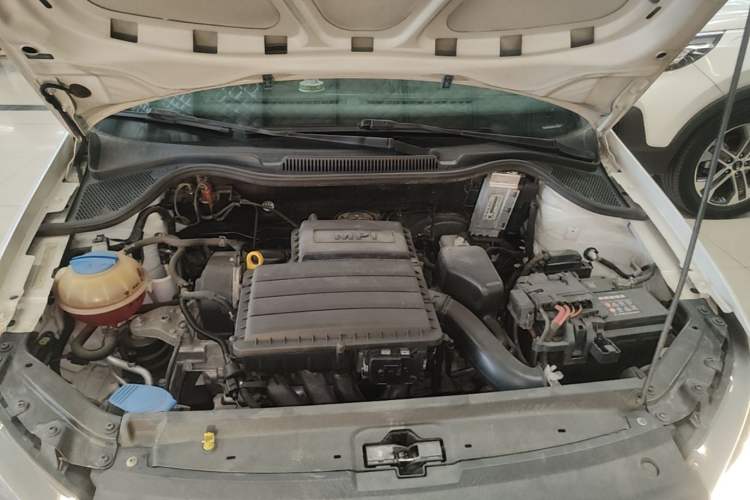 Used Volkswagen Polo 2014 1.4L Automatic Comfort Edition Engine Bay