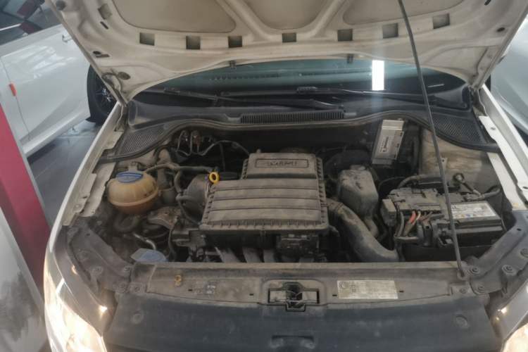 Used Volkswagen Polo 2014 1.6L Automatic Comfort Edition Engine Bay