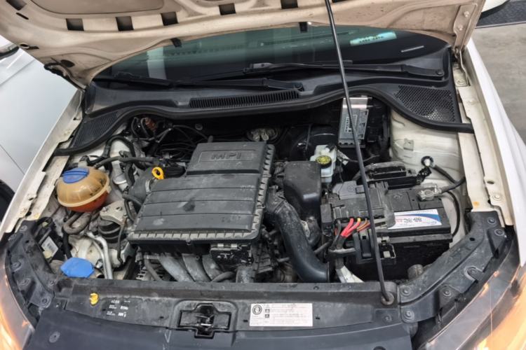 Used Volkswagen Polo 2014 1.6L Automatic Comfort Edition Engine Bay