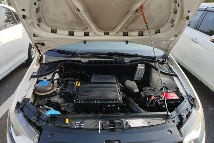 Used Volkswagen Polo 2014 1.4L Manual Fashion Edition Engine Bay