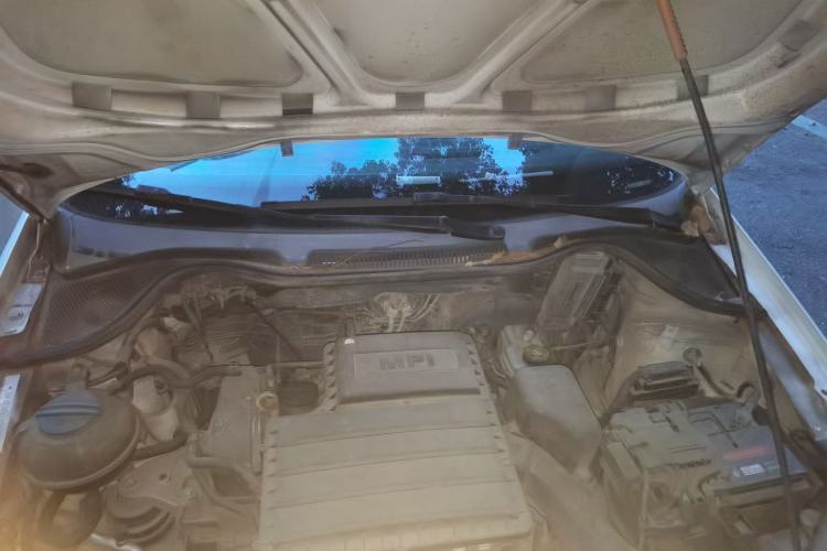 Used Volkswagen Polo 2014 1.6L Automatic Comfort Edition Engine Bay