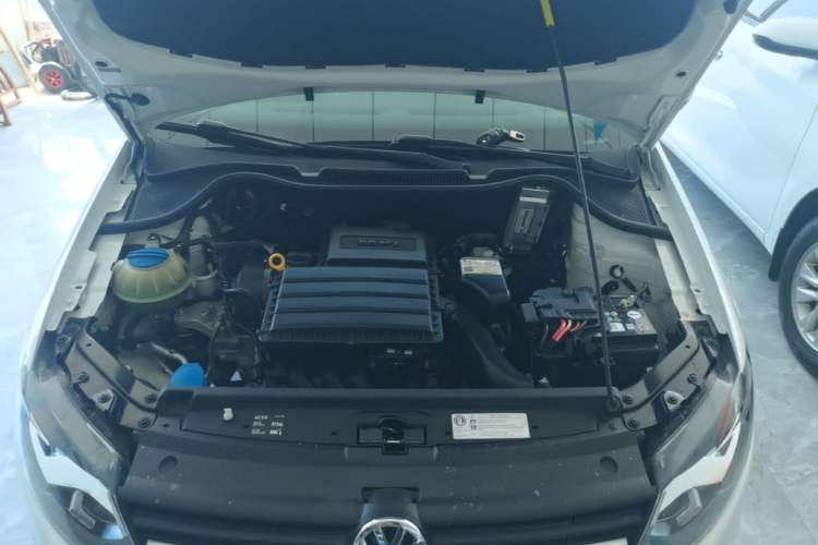 Used Volkswagen Polo 2014 1.4L Manual Fashion Edition Engine Bay