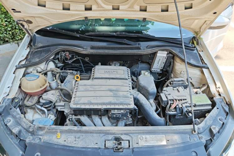Used Volkswagen Polo 2014 1.6L Automatic Comfort Edition Engine Bay