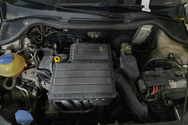 Used Volkswagen Polo 2014 1.6L Automatic Comfort Edition Engine Bay