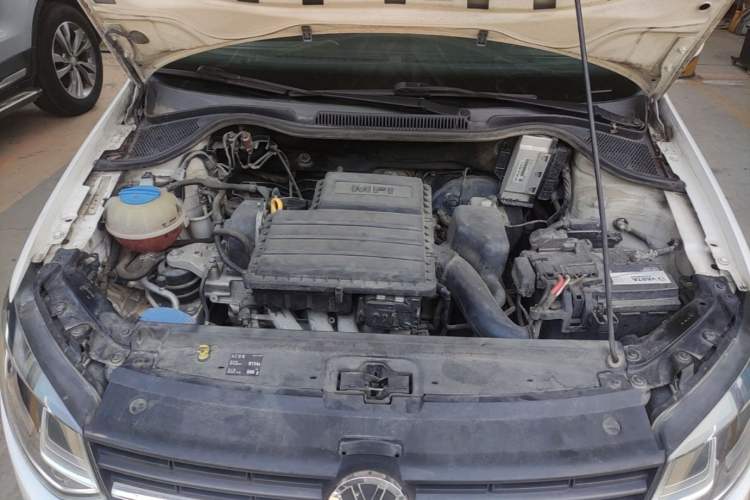 Used Volkswagen Polo 2014 1.6L Automatic Comfort Edition Engine Bay
