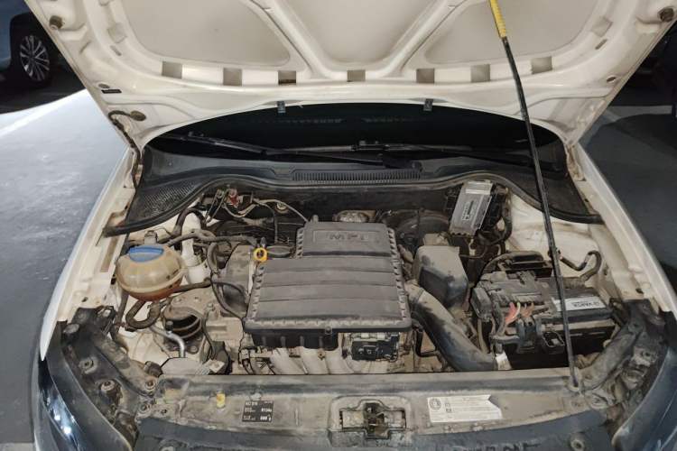 Used Volkswagen Polo 2014 1.6L Automatic Comfort Edition Engine Bay