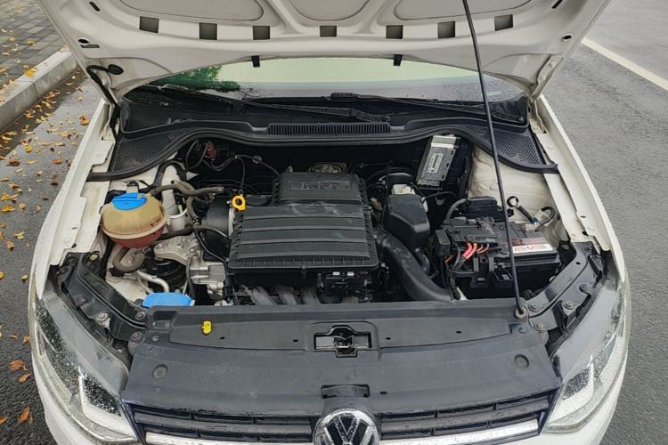 Used Volkswagen Polo 2014 1.6L Automatic Comfort Edition Engine Bay