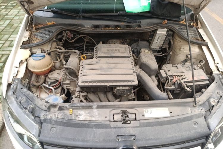 Used Volkswagen Polo 2014 1.4L Manual Fashion Edition Engine Bay