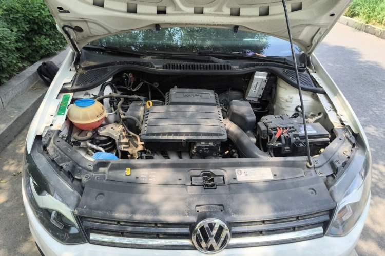 Used Volkswagen Polo 2014 1.4L Manual Fashion Edition Engine Bay