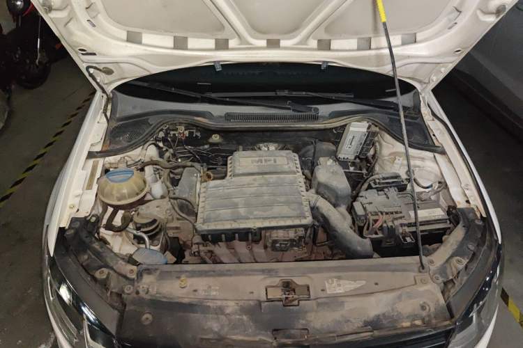 Used Volkswagen Polo 2014 1.6L Automatic Comfort Edition Engine Bay