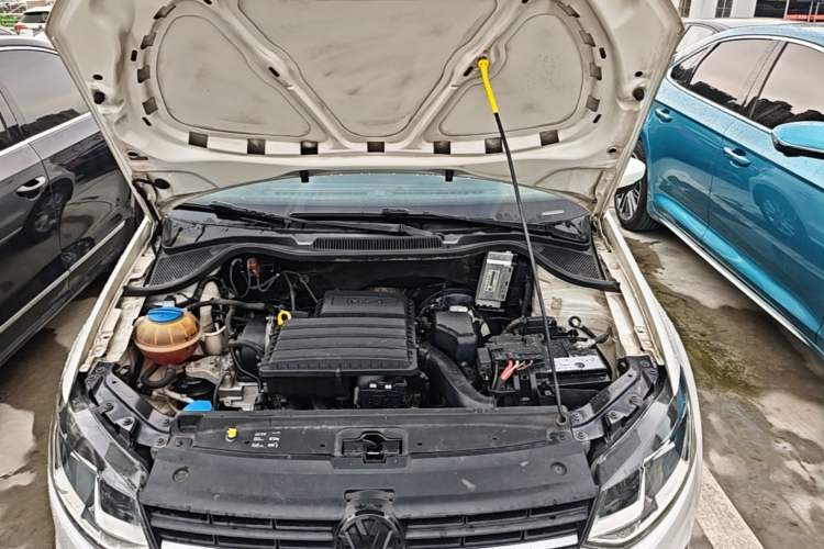 Used Volkswagen Polo 2014 1.6L Automatic Comfort Edition Engine Bay