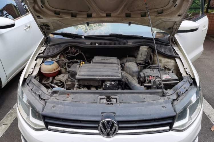 Used Volkswagen Polo 2014 1.6L Automatic Comfort Edition Engine Bay