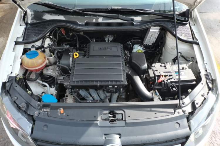 Used Volkswagen Polo 2014 1.4L Manual Fashion Edition Engine Bay