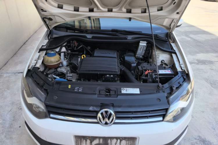 Used Volkswagen Polo 2014 1.4L Manual Fashion Edition Engine Bay