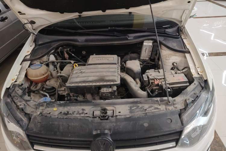 Used Volkswagen Polo 2014 1.4L Manual Fashion Edition Engine Bay