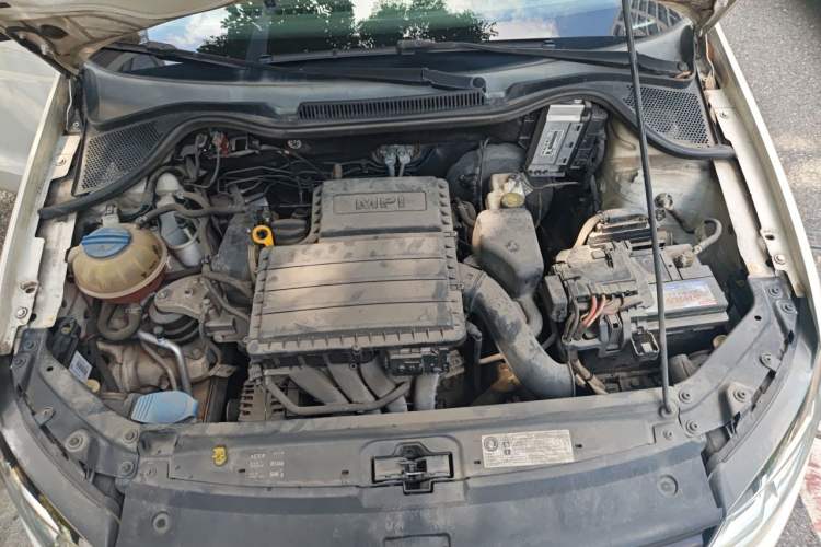 Used Volkswagen Polo 2014 1.6L Automatic Comfort Edition Engine Bay